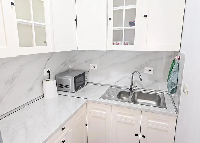 Lake Park 2br شقة *