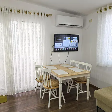 Апартаменты Lake Park 2br Тирана