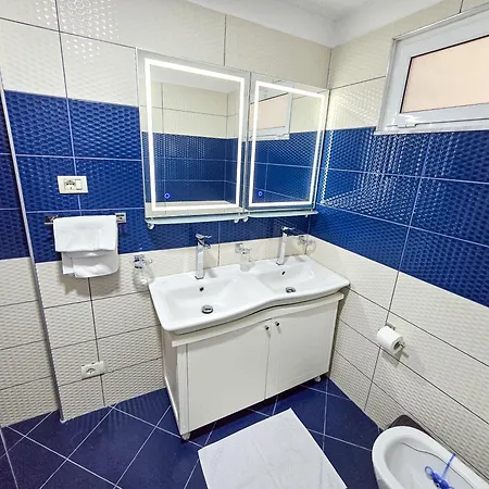 Lake Park 2br *